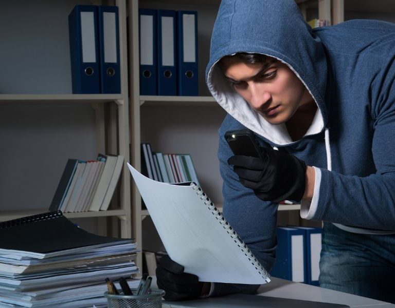 Equipamentos de Espionagem: Funções e Legalidade em Portugal